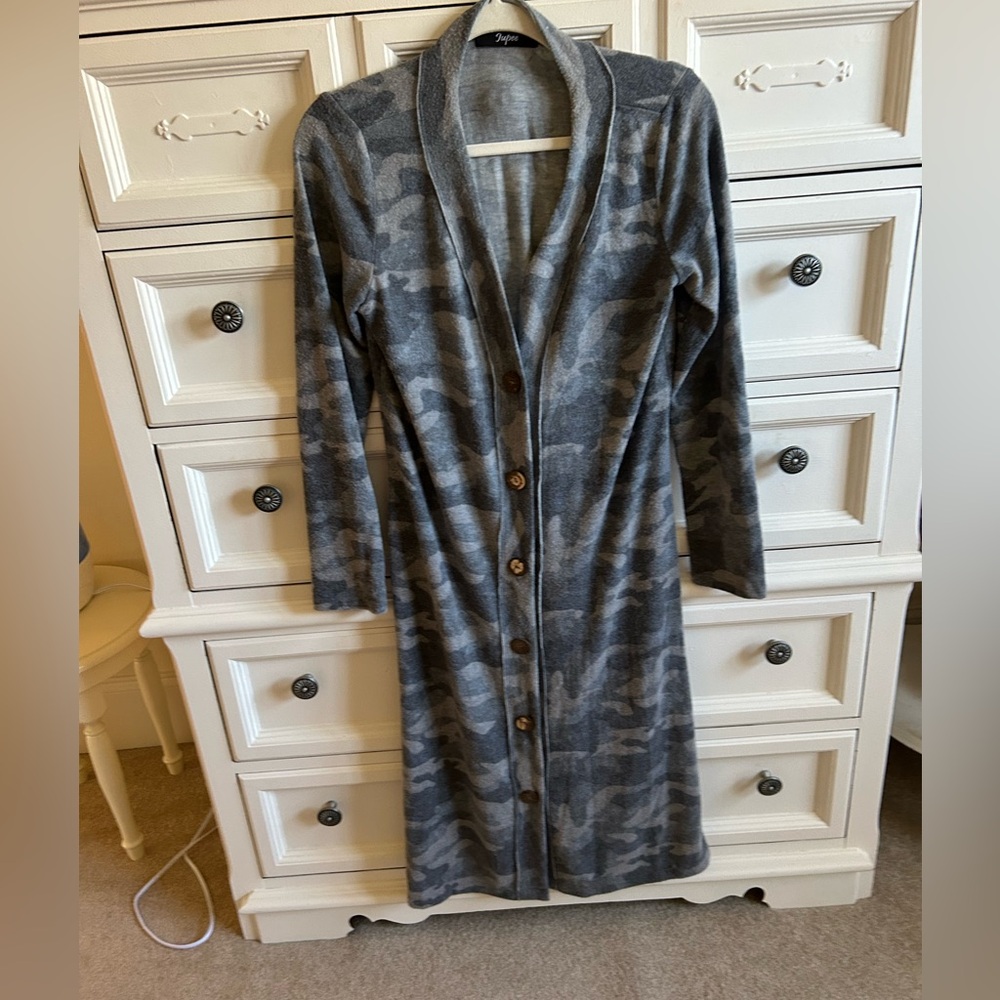Gray Camo Longline Cardigan M with wooden buttons